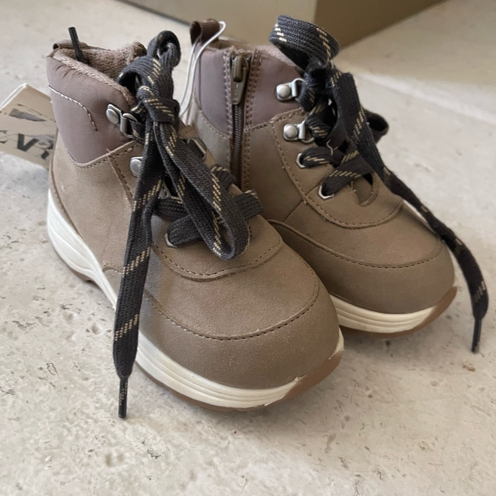 Zara NWT toddler brown/tan shoes size 7 with side zipper